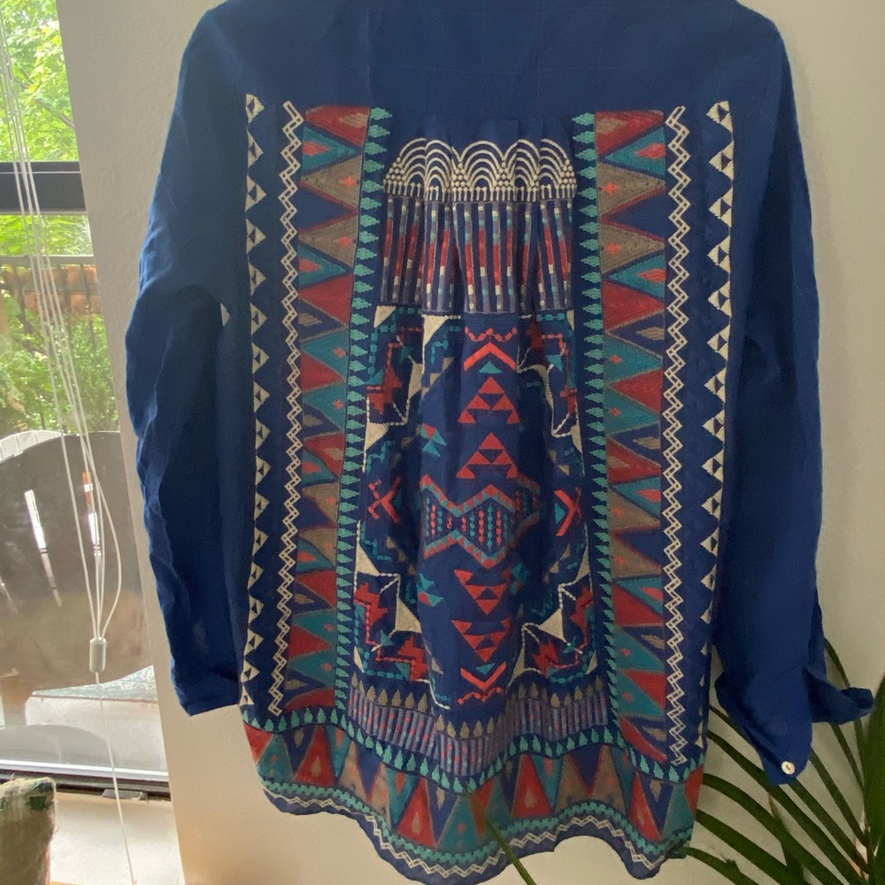 JOHNNY WAS SILK EMBROIDERED BACK BUTTON DOWN